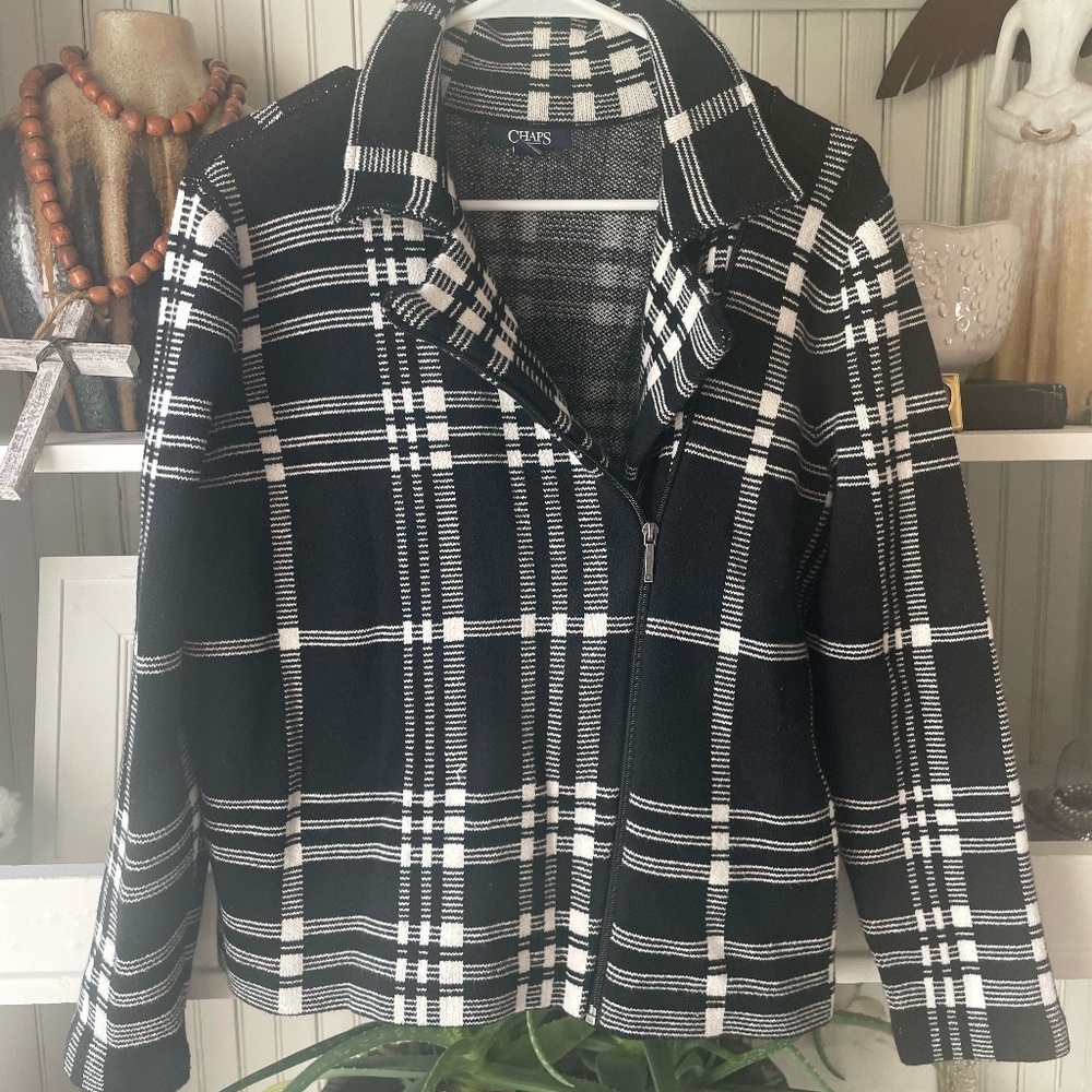 WOMENS CHAPS BLACK AND WHITE SWEATER JACKET SIZE LARGE